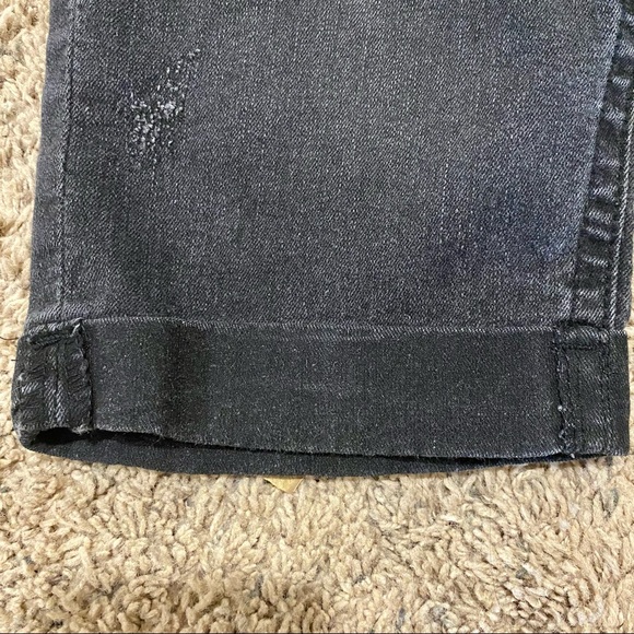 ☀️Wallflower distressed black cuffed jean shorts size 3 - Picture 5 of 9